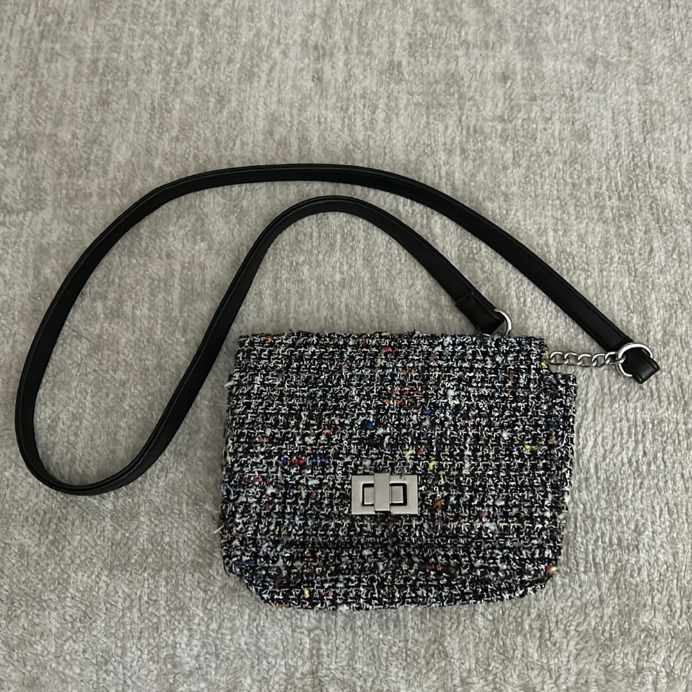 Small handbag combinations of small colors